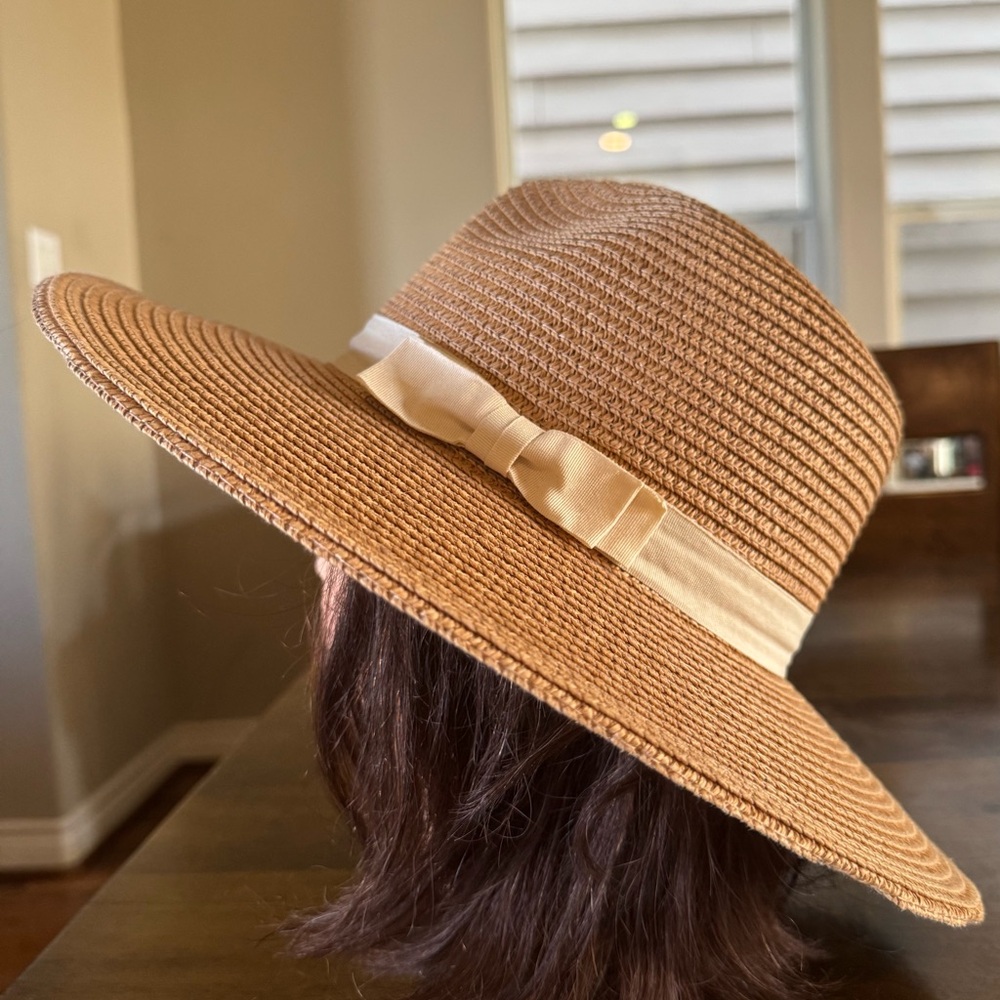 Light straw Wide-Brim Hat - Picture 2 of 7